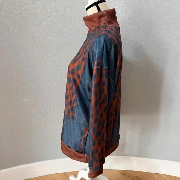 Leopard Print Turtleneck Sweater - Picture 4 of 9